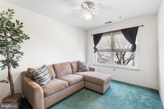 17 VINTAGE DR, East Windsor, NJ 08520
