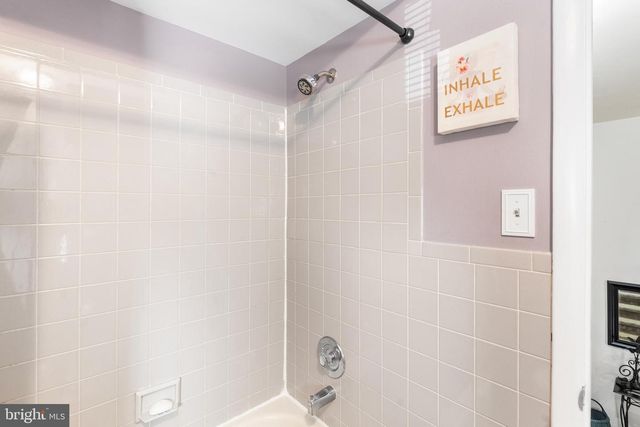 17 VINTAGE DR, East Windsor, NJ 08520
