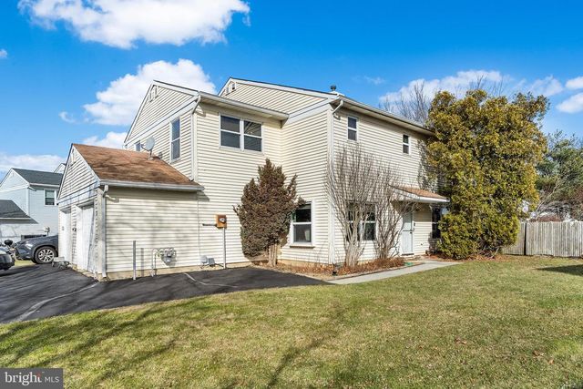 17 VINTAGE DR, East Windsor, NJ 08520