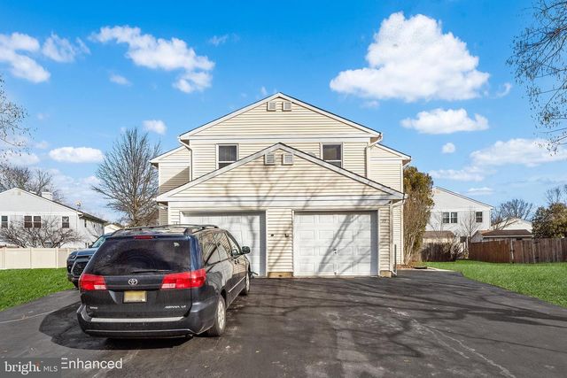 17 VINTAGE DR, East Windsor, NJ 08520