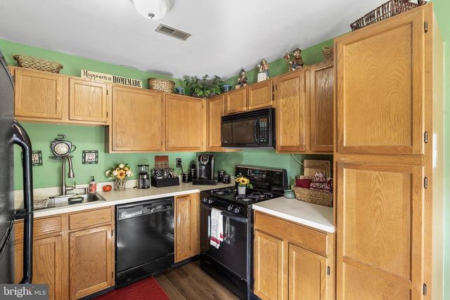17 VINTAGE DR, East Windsor, NJ 08520