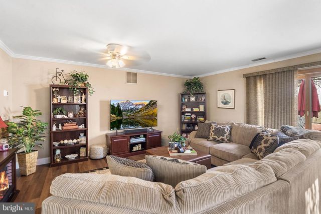 17 VINTAGE DR, East Windsor, NJ 08520