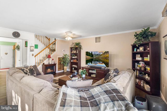 17 VINTAGE DR, East Windsor, NJ 08520