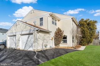 17 VINTAGE DR, East Windsor, NJ 08520
