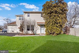 17 VINTAGE DR, East Windsor, NJ 08520