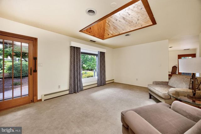 1739 N MIDDLETOWN RD, Glen Mills, PA 19342