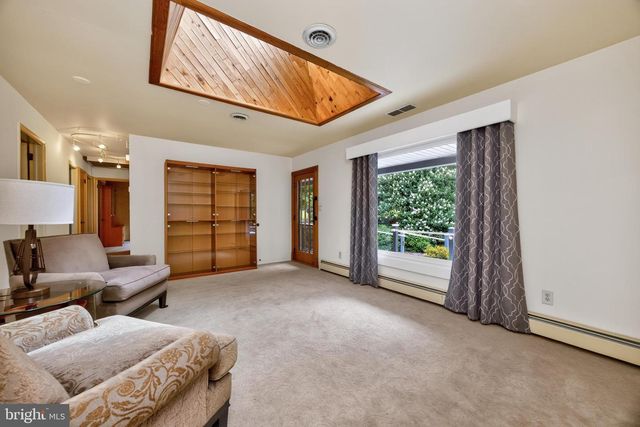 1739 N MIDDLETOWN RD, Glen Mills, PA 19342