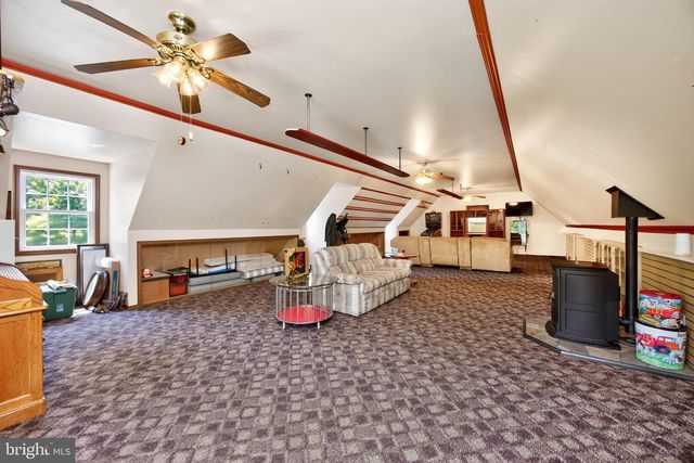 1739 N MIDDLETOWN RD, Glen Mills, PA 19342