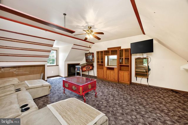 1739 N MIDDLETOWN RD, Glen Mills, PA 19342