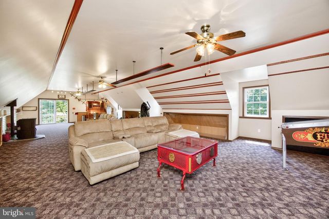 1739 N MIDDLETOWN RD, Glen Mills, PA 19342