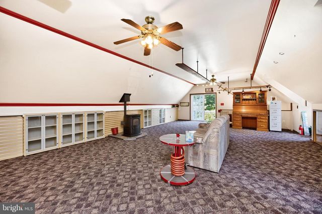 1739 N MIDDLETOWN RD, Glen Mills, PA 19342