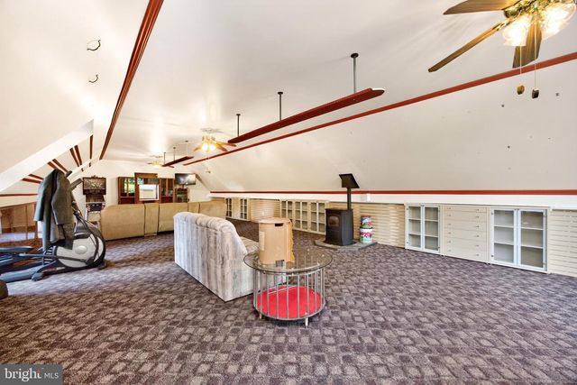 1739 N MIDDLETOWN RD, Glen Mills, PA 19342