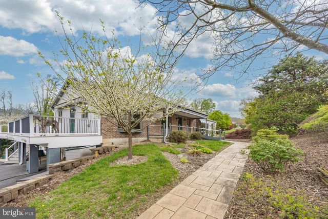 1739 N MIDDLETOWN RD, Glen Mills, PA 19342