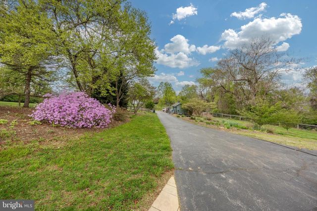 1739 N MIDDLETOWN RD, Glen Mills, PA 19342