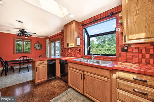 1739 N MIDDLETOWN RD, Glen Mills, PA 19342