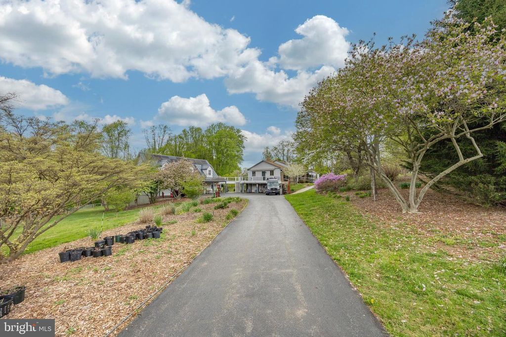 1739 N MIDDLETOWN RD, Glen Mills, PA 19342