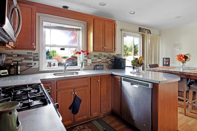 26 Moreland Ave 28, Dedham, MA 02026