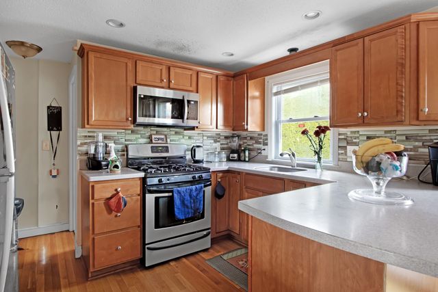 26 Moreland Ave 28, Dedham, MA 02026