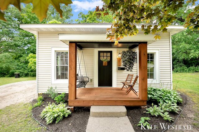 212 N Division Street, Lowell, MI 49331