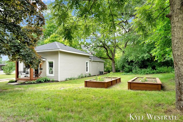 212 N Division Street, Lowell, MI 49331
