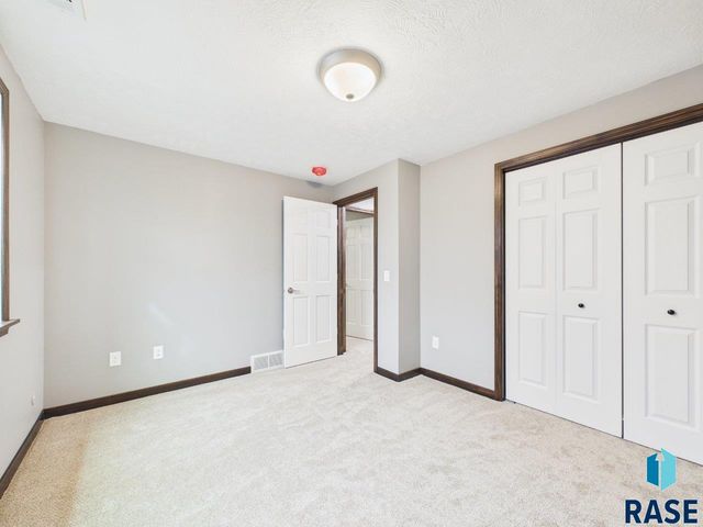 6632 W Amber St Street, Sioux Falls, SD 57107