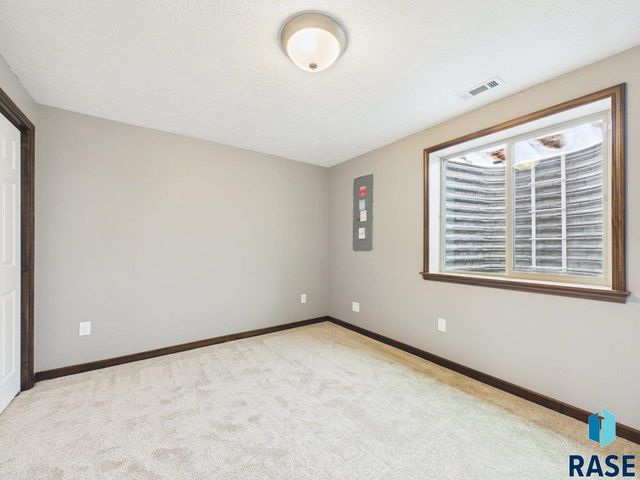 6632 W Amber St Street, Sioux Falls, SD 57107