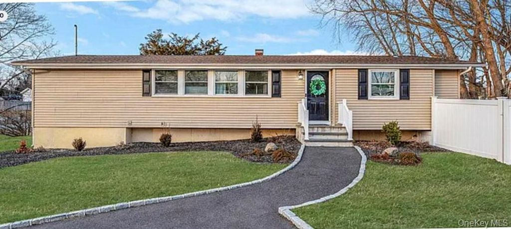 37 Buckskin Lane, Selden, NY 11784