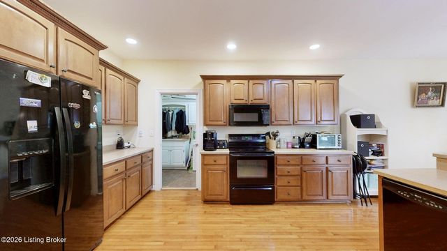 3416 Tucker Wood Ln, Louisville, KY 40299