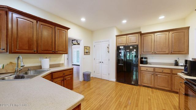 3416 Tucker Wood Ln, Louisville, KY 40299