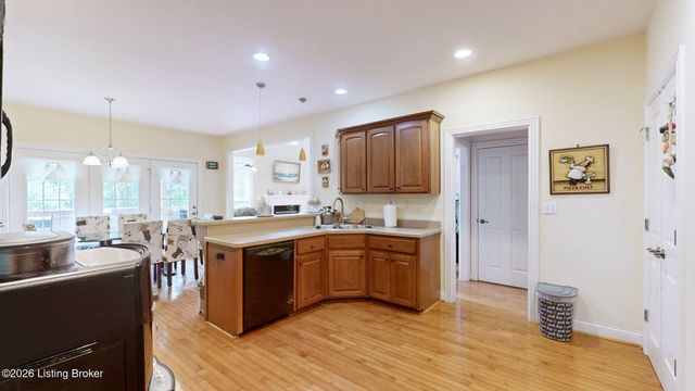 3416 Tucker Wood Ln, Louisville, KY 40299