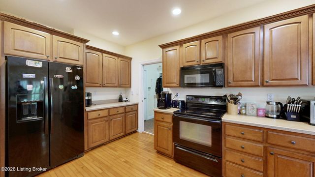 3416 Tucker Wood Ln, Louisville, KY 40299