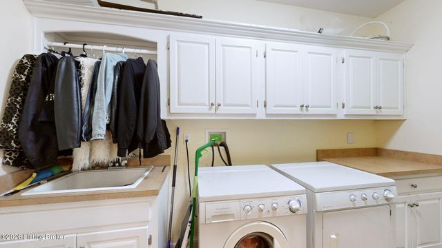 3416 Tucker Wood Ln, Louisville, KY 40299