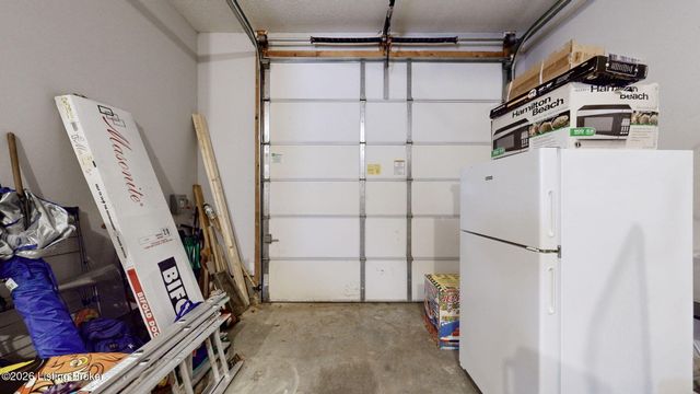 3416 Tucker Wood Ln, Louisville, KY 40299