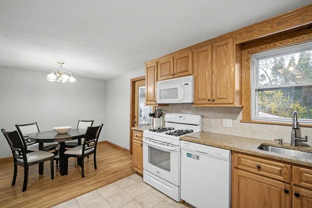 29 Greenleaf Cir, Framingham, MA 01701