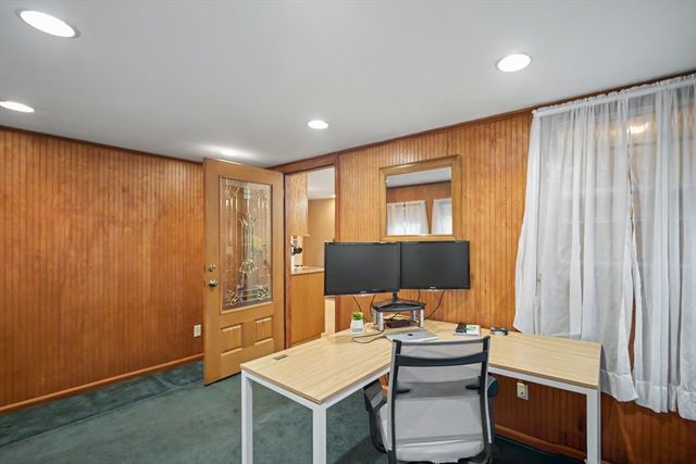 29 Greenleaf Cir, Framingham, MA 01701