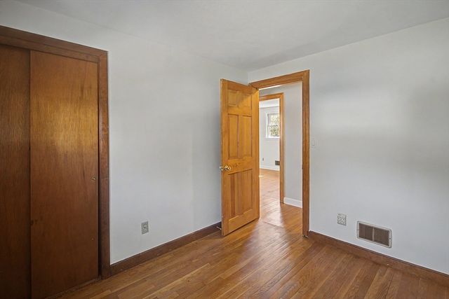 29 Greenleaf Cir, Framingham, MA 01701