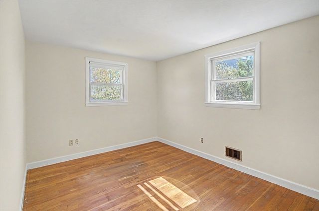 29 Greenleaf Cir, Framingham, MA 01701