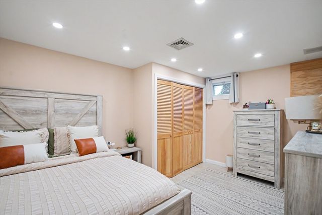 29 Greenleaf Cir, Framingham, MA 01701