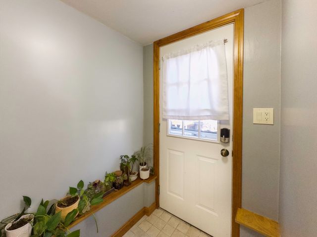 29 Greenleaf Cir, Framingham, MA 01701