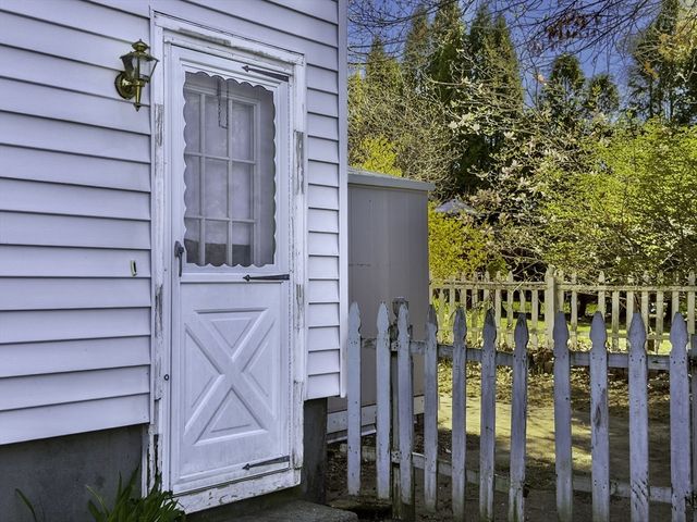 29 Greenleaf Cir, Framingham, MA 01701