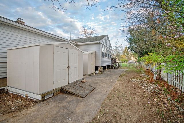 29 Greenleaf Cir, Framingham, MA 01701