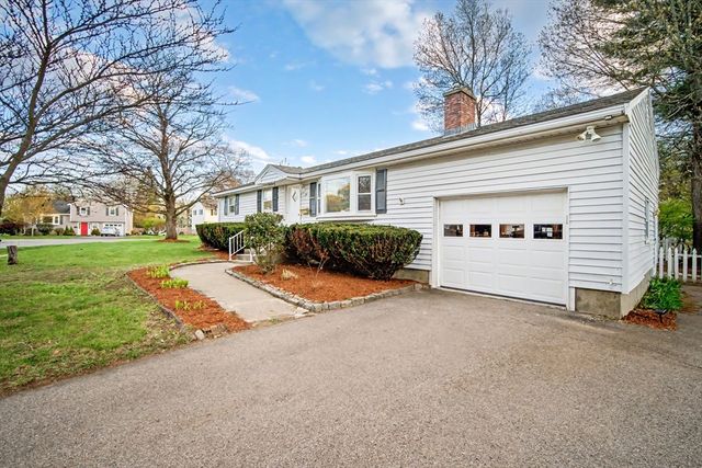 29 Greenleaf Cir, Framingham, MA 01701