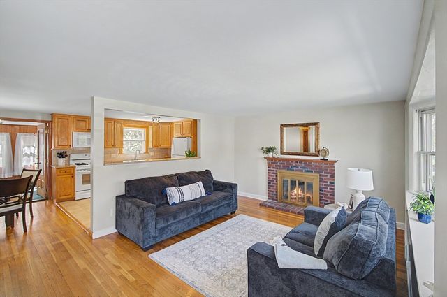 29 Greenleaf Cir, Framingham, MA 01701