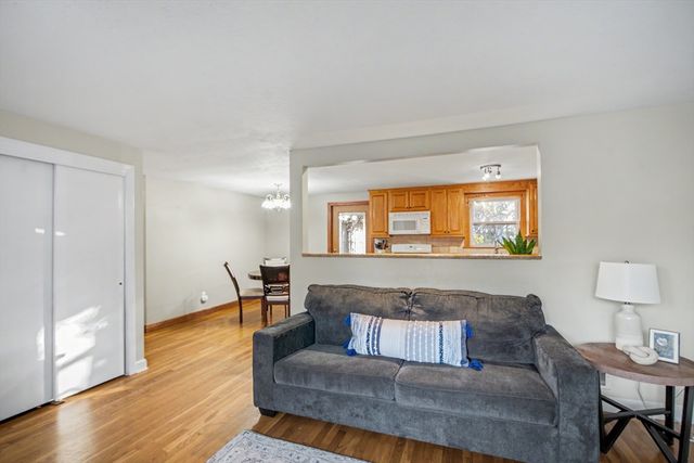 29 Greenleaf Cir, Framingham, MA 01701