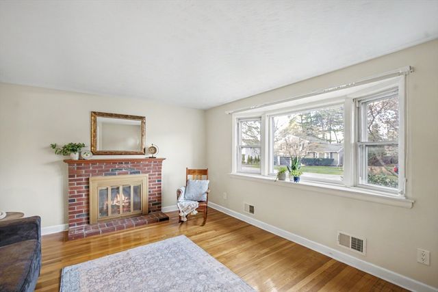 29 Greenleaf Cir, Framingham, MA 01701