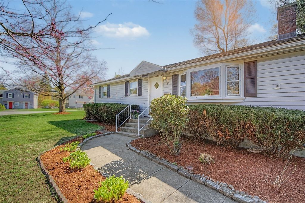 29 Greenleaf Cir, Framingham, MA 01701