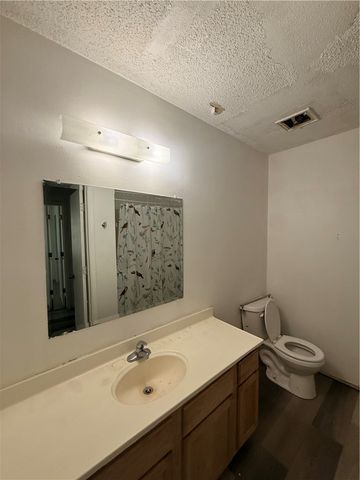 1004 SE 11th Street, Bentonville, AR 72712