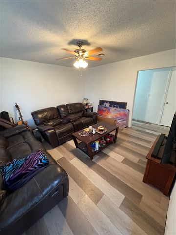 1004 SE 11th Street, Bentonville, AR 72712