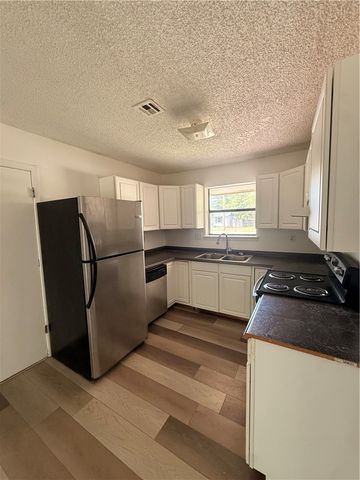 1004 SE 11th Street, Bentonville, AR 72712