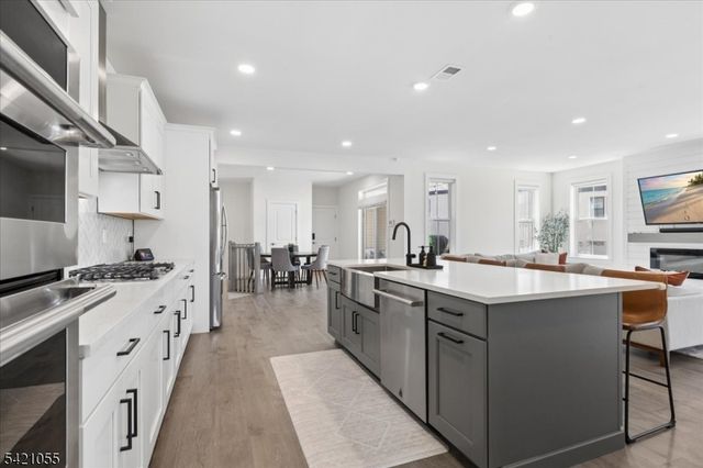 61 Village Dr, Montgomery Twp., NJ 08558